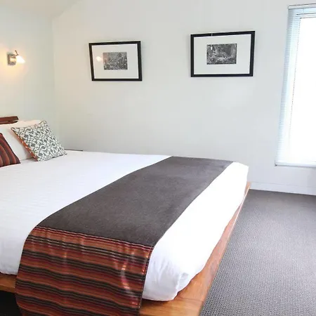 Twofourtwo Boutique Apartments-2